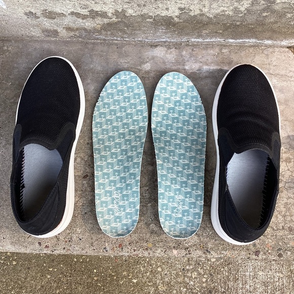 OluKai Women’s Ki‘ihele Slip-On Shoes – Black/White, Size 7 Style 20452-4040 - Picture 3 of 11